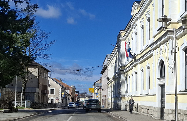 Županijska palača je rustikalna zgrada u Tuđmanovoj ulici/Snimio Marko Čuljat, Lika press Gospić                                                                                                                                                          